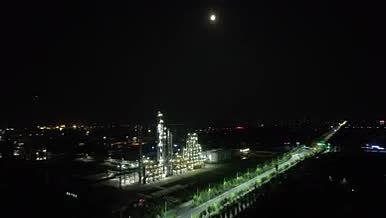 无人机航拍工厂夜景灯光远景视频的预览图